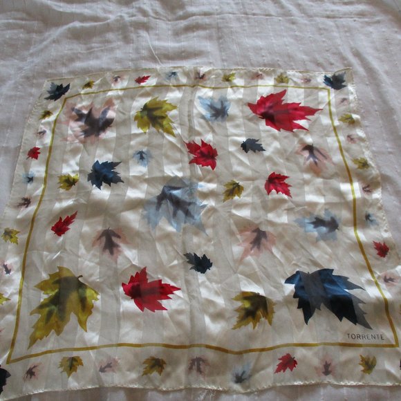 1970s silk maple leaf  scarf - Picture 2 of 6